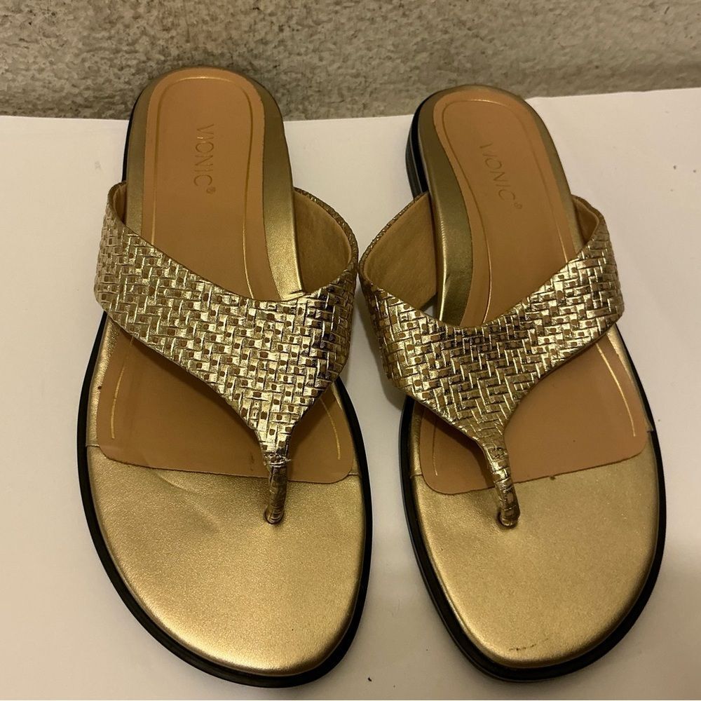 New Vionic Agave Metallic Gold Woven Thong Sandals size 7.5